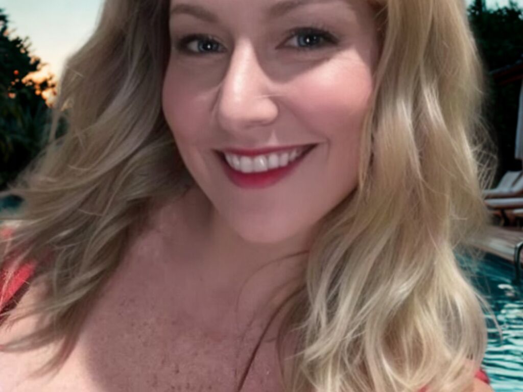 Ella Sophia Noir
